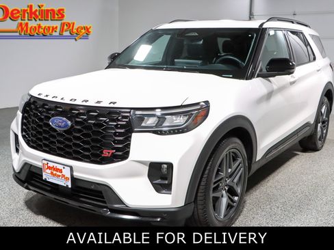 Used 2025 Ford Explorer ST AWD/4WD image 1