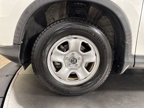 Used 2015 Honda CR-V LX image 2