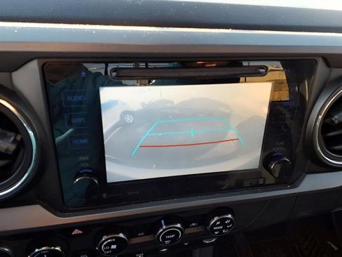 Used 2019 Toyota Tacoma TRD Off-Road w/ Technology Package image 10