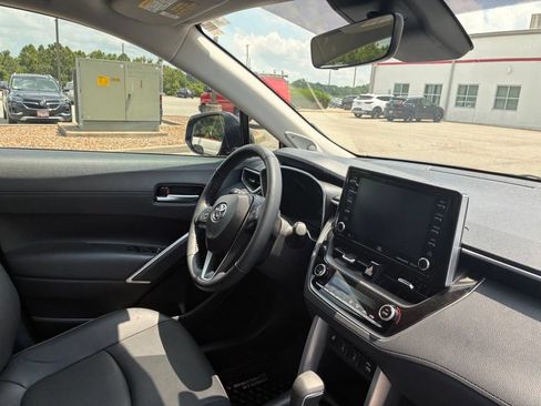 Used 2022 Toyota Corolla Cross XLE AWD/4WD image 18