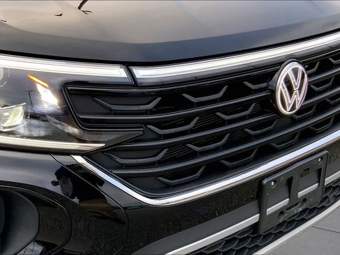 Used 2026 Volkswagen Atlas Cross Sport SE FWD image 28