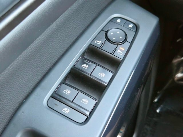 Used 2023 Nissan Pathfinder SV AWD/4WD image 27