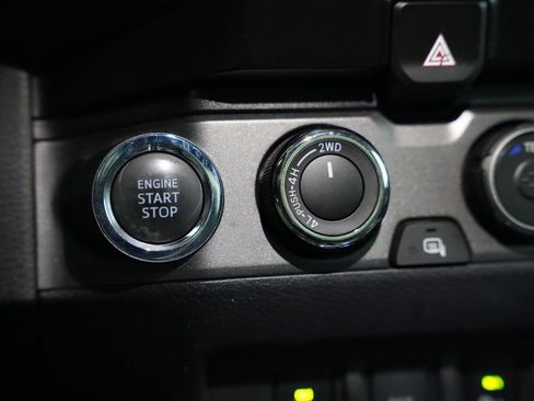 Used 2022 Toyota Tacoma TRD Sport w/ Technology Package image 26