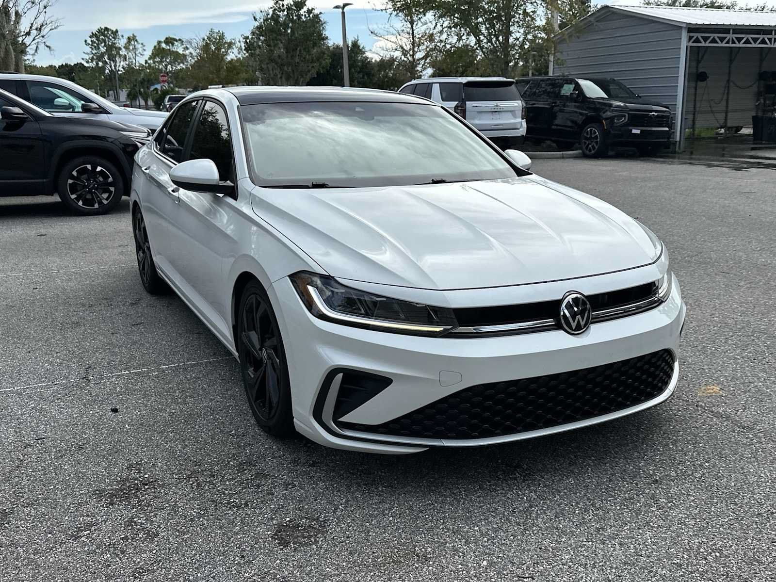 Used 2025 Volkswagen Jetta SE FWD image 8