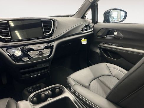 New 2026 Chrysler Pacifica Select w/ S Appearance Package image 14