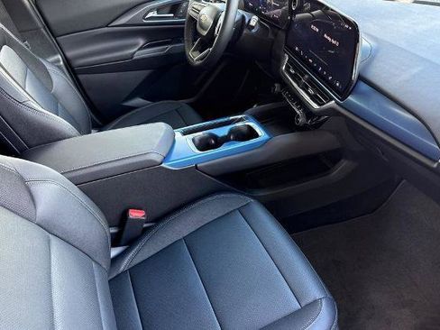 Used 2026 Chevrolet Equinox EV LT FWD image 25
