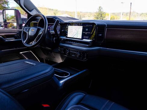 Used 2024 Chevrolet Silverado 2500 High Country w/ High Country Premium Package AWD/4WD image 30
