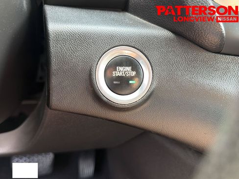 Used 2023 GMC Terrain SLE w/ Driver Convenience Package FWD image 9