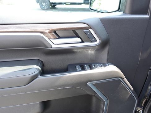 Used 2022 Chevrolet Silverado 1500 LT AWD/4WD image 16