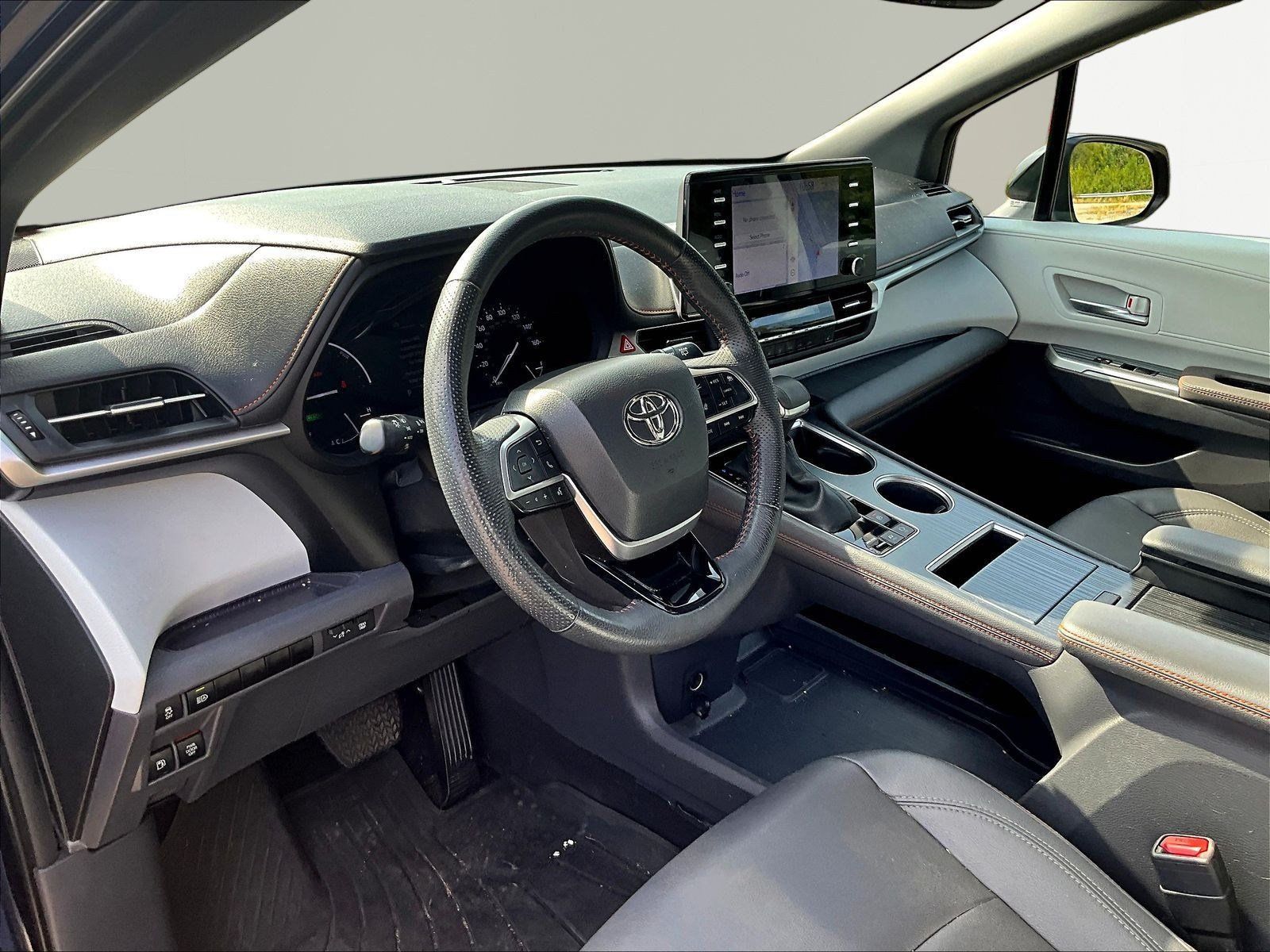 Used 2023 Toyota Sienna XSE FWD image 19