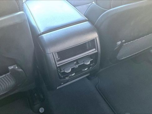 Used 2023 Jeep Grand Cherokee Limited w/ Black Appearance Package image 21