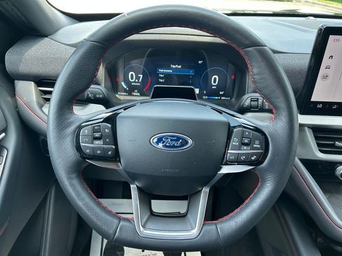 Used 2025 Ford Explorer ST-Line w/ ST-Line Street Pack AWD/4WD image 16
