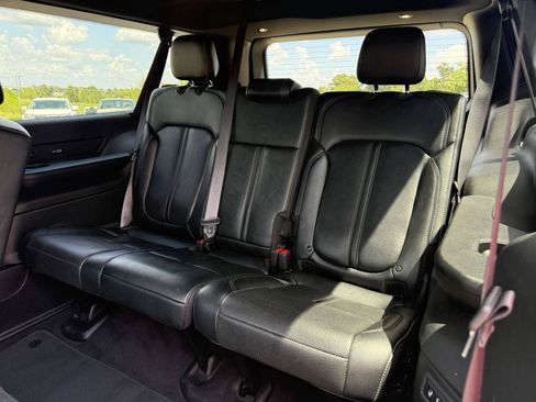 Used 2024 Jeep Wagoneer L Series II RWD image 9