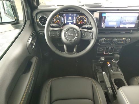 New 2025 Jeep Gladiator Sport image 14