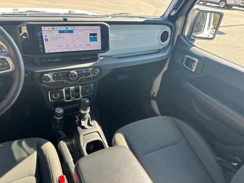 Used 2024 Jeep Wrangler Unlimited Sahara image 17