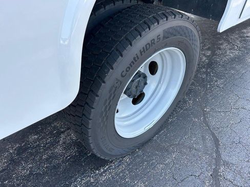 New 2024 Ford F550 4x4 Regular Cab Super Duty image 16