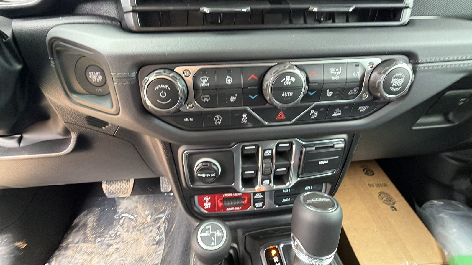 New 2026 Jeep Gladiator Rubicon AWD/4WD image 28