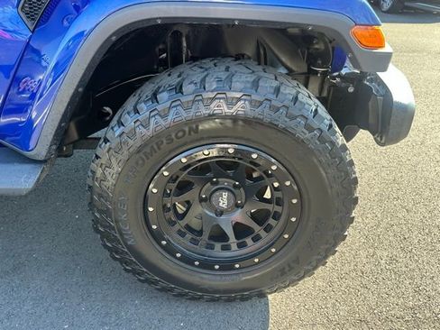 Used 2020 Jeep Wrangler Unlimited Sahara image 15