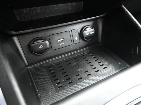 Used 2022 Hyundai Kona Limited AWD/4WD image 23