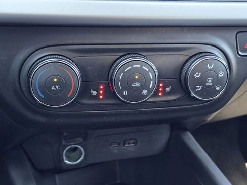 Used 2025 Chevrolet Trax LS w/ LS Convenience Package image 20