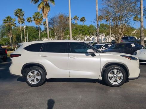 Used 2021 Toyota Highlander L image 4