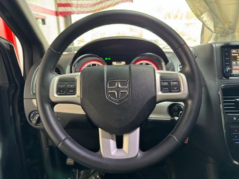 Used 2016 Dodge Grand Caravan R/T FWD image 20