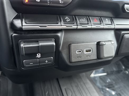 Used 2023 GMC Sierra 2500 SLE w/ SLE Value Package; image 22