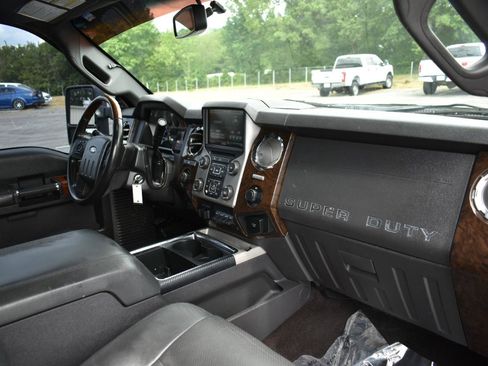 Used 2015 Ford F250 Platinum w/ FX4 Off-Road Package AWD/4WD image 13