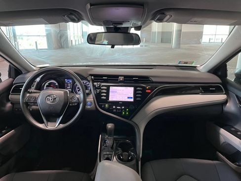 Used 2020 Toyota Camry LE FWD image 34