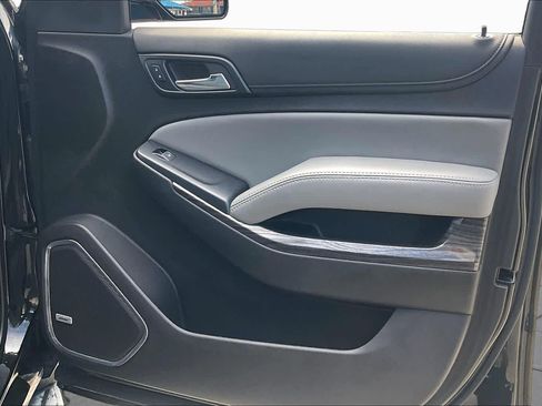 Used 2018 Chevrolet Suburban LT RWD image 23