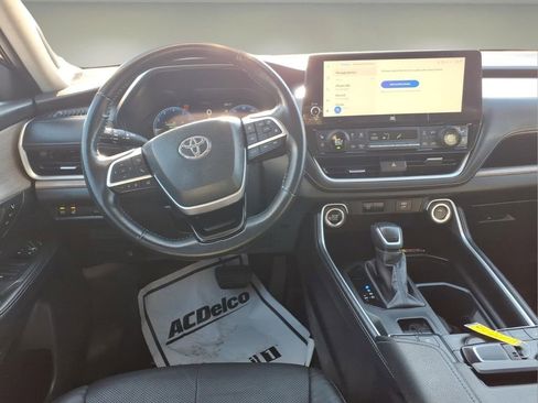 Used 2024 Toyota Grand Highlander AWD image 6