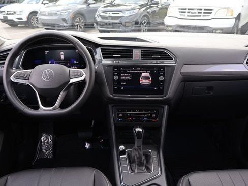 Certified 2023 Volkswagen Tiguan SE FWD image 16