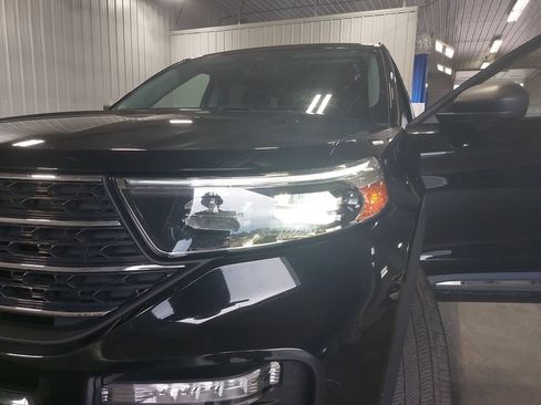 Used 2022 Ford Explorer XLT w/ Equipment Group 202A AWD/4WD image 34