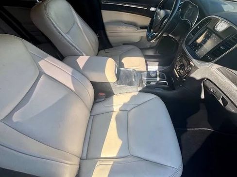 Used 2019 Chrysler 300 Touring L w/ Quick Order Package 22F image 6