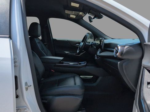 Used 2025 Chevrolet Equinox LT w/ Convenience Package II FWD image 18