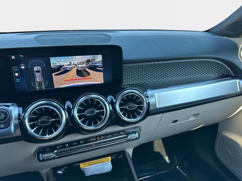 Used 2025 Mercedes-Benz GLB 250 image 27