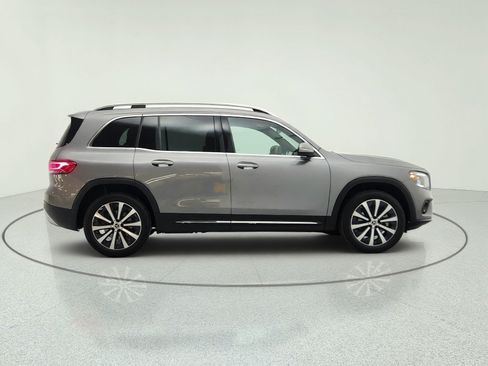Used 2023 Mercedes-Benz GLB 250 image 4