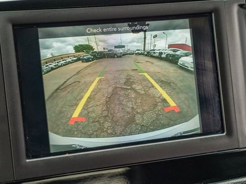 Used 2019 Chrysler Pacifica Touring-L image 28