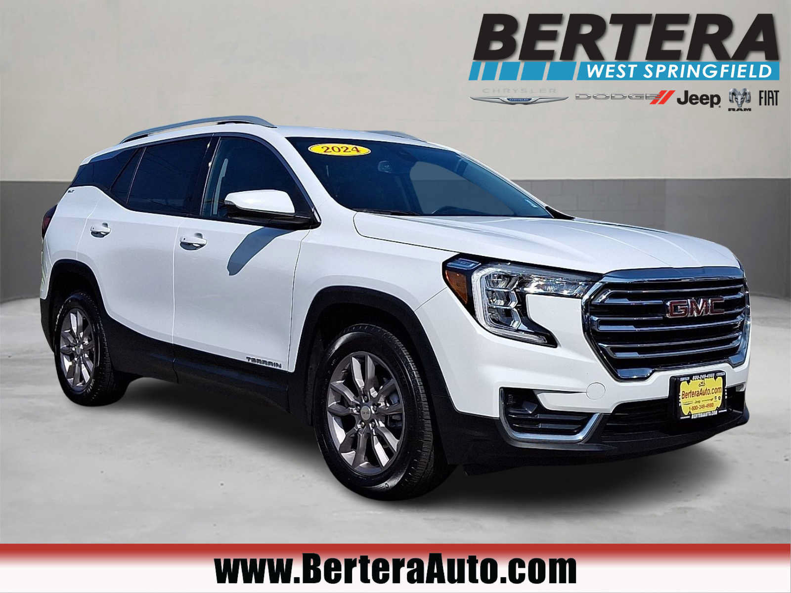 Used 2024 GMC Terrain SLT AWD/4WD image 1