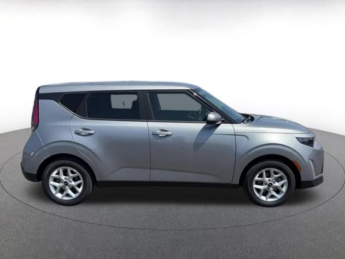 Used 2025 Kia Soul LX w/ LX Technology Package FWD image 13