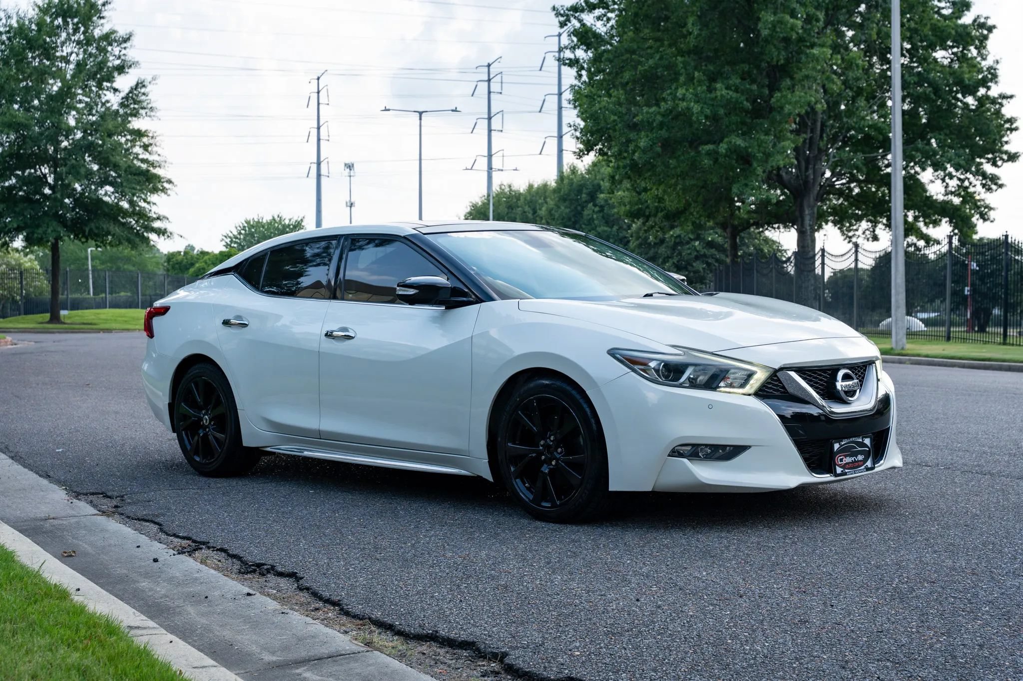 Used 2017 Nissan Maxima Platinum FWD image 4