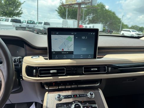 Used 2020 Lincoln Aviator Reserve w/ Equipment Group 202A AWD/4WD image 10