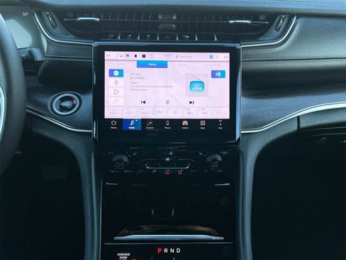 Used 2024 Jeep Grand Cherokee Limited image 27