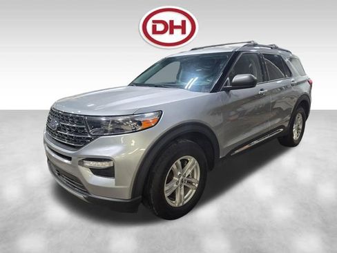 Used 2023 Ford Explorer XLT w/ Equipment Group 202A AWD/4WD image 9