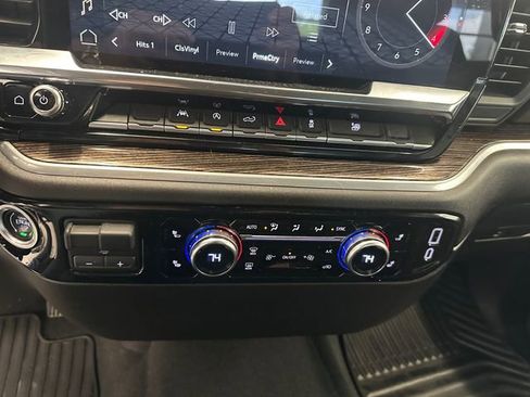 Used 2025 GMC Sierra 1500 SLE AWD/4WD image 33
