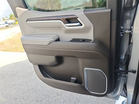 Certified 2023 GMC Sierra 1500 SLT w/ SLT Premium Package image 9