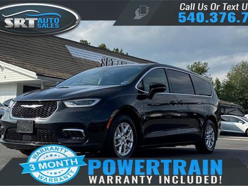 Used 2024 Chrysler Pacifica Touring FWD image 1