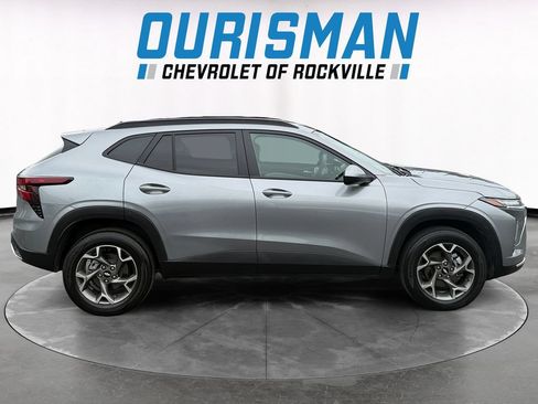 Used 2025 Chevrolet Trax LT w/ LT Convenience Package FWD image 7