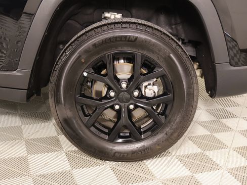 Used 2025 Jeep Grand Cherokee 4WD image 19