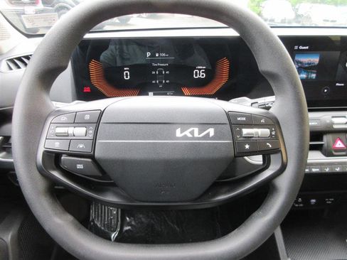 Used 2025 Kia K4 FWD image 13